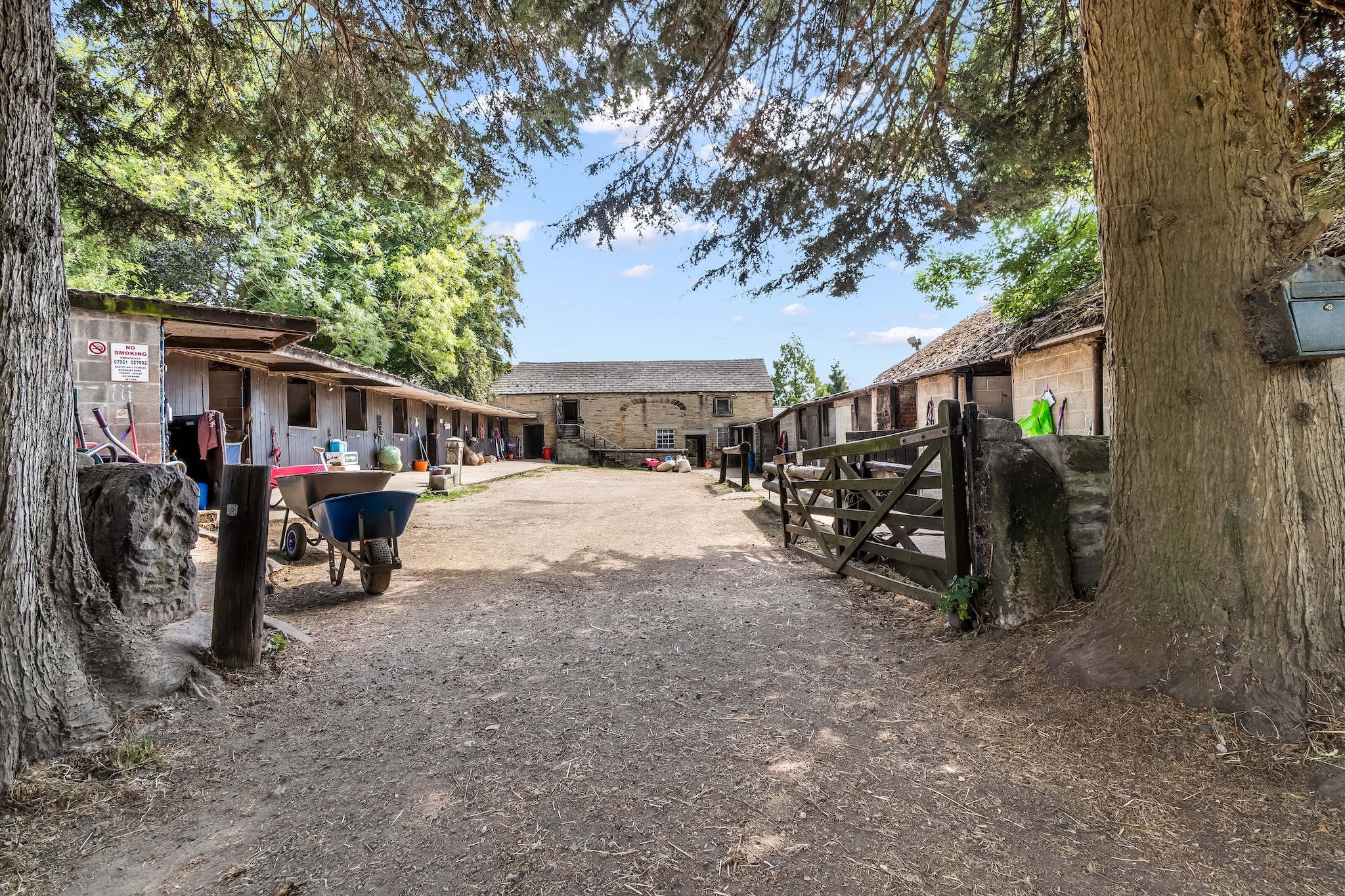 BARLEY HALL STABLES0